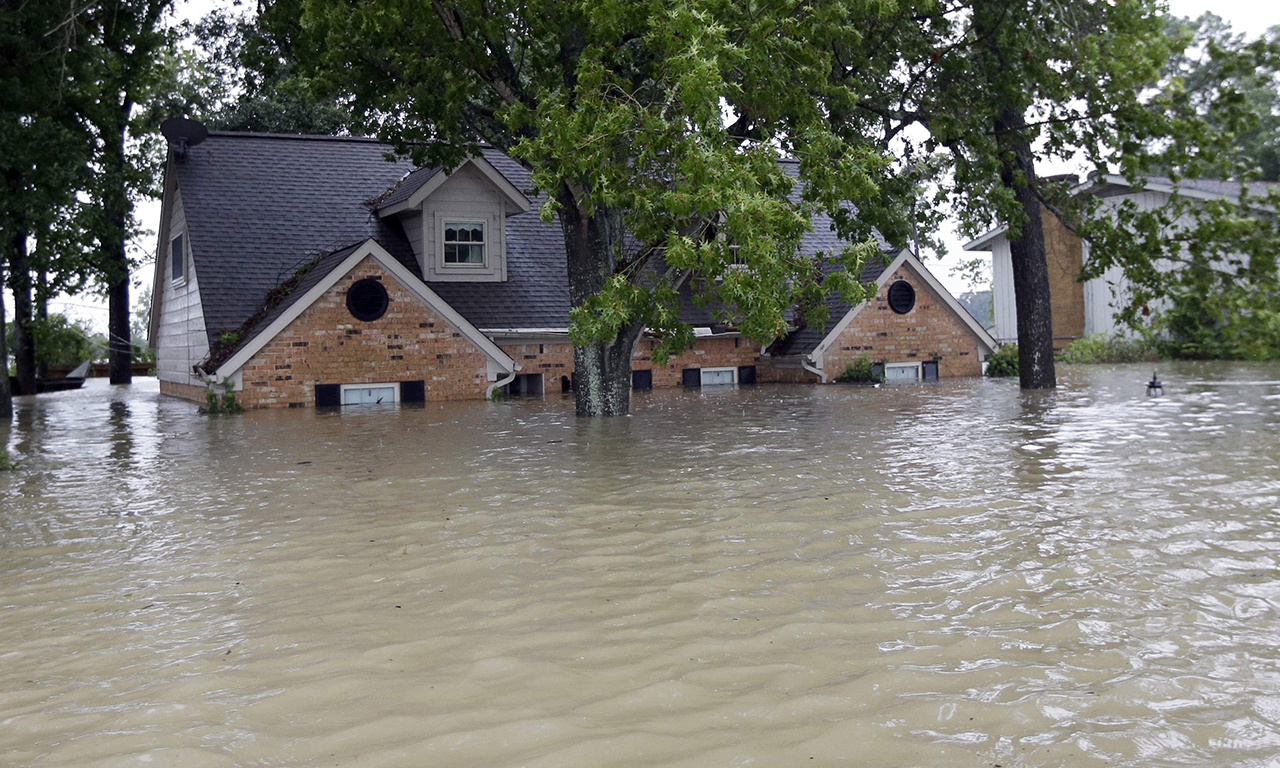 Анализ снимков позволяет экспертам утверждать, что в результате «Харви» в указанных городах были затоплены минимум 30 000 домов.
